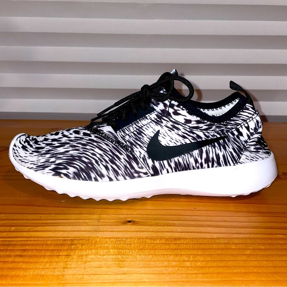 Nike Shoes - NIKE JUVENATE PRINT QS Black White Athletic Shoe Size 8 Limited No. 799459-100